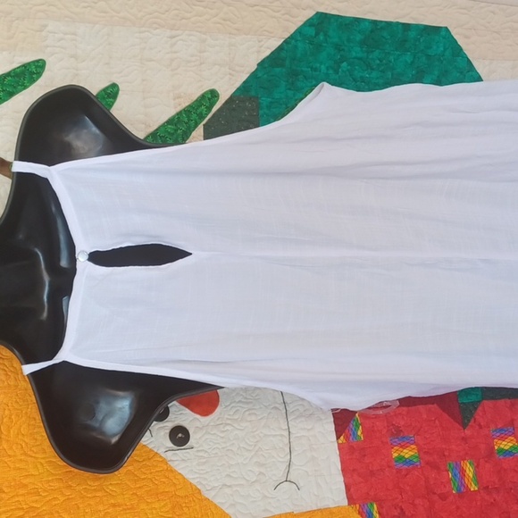 Mlle Gabrielle White Linen Low/High Maxi Dress with Gold chain Detailing 3X NWT - Picture 5 of 8